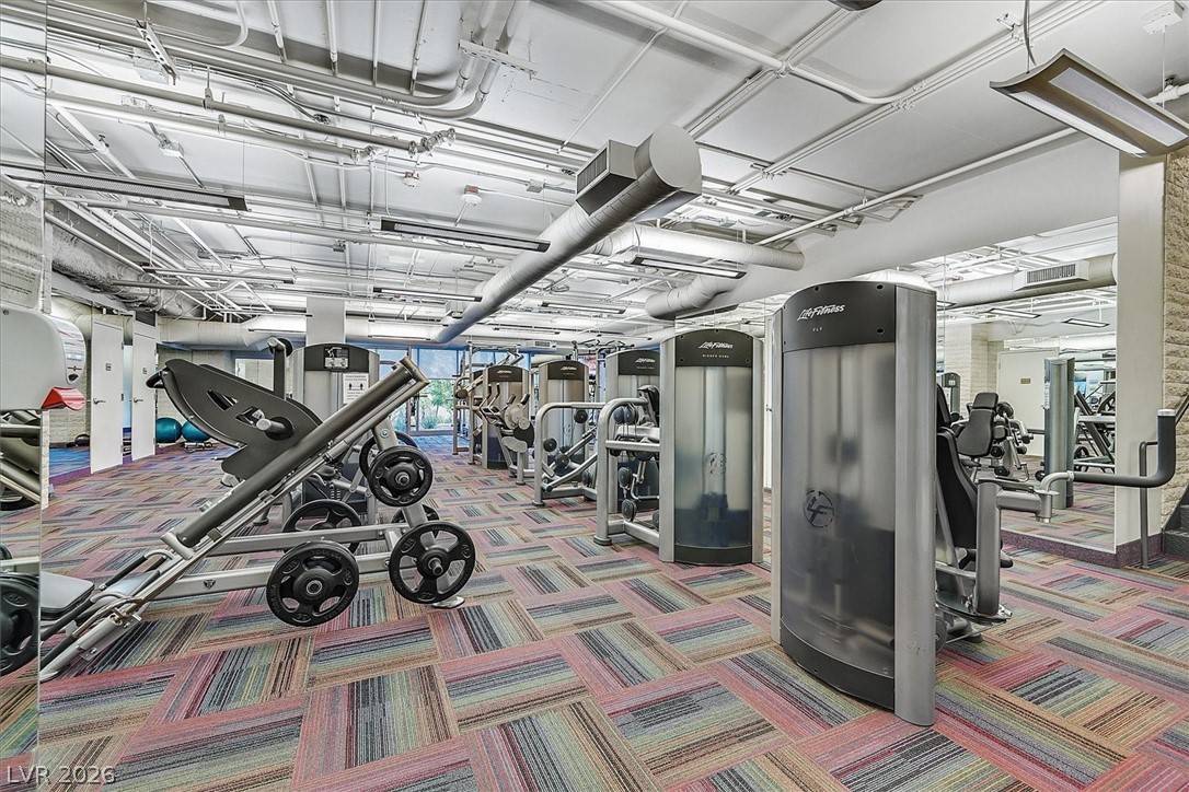 charmainepro's tweet photo. 🏙️ LIVE the Las Vegas dream! This 2-bed, 2-bath, 2 parking space, storage condo, stunning views and more!

24-hour concierge, a resort pool, business center, BBQ area, and a massive fitness center

Tour your next home now:
https://t.co/huUzdluOTN https://t.co/Pnfk0E5hFn