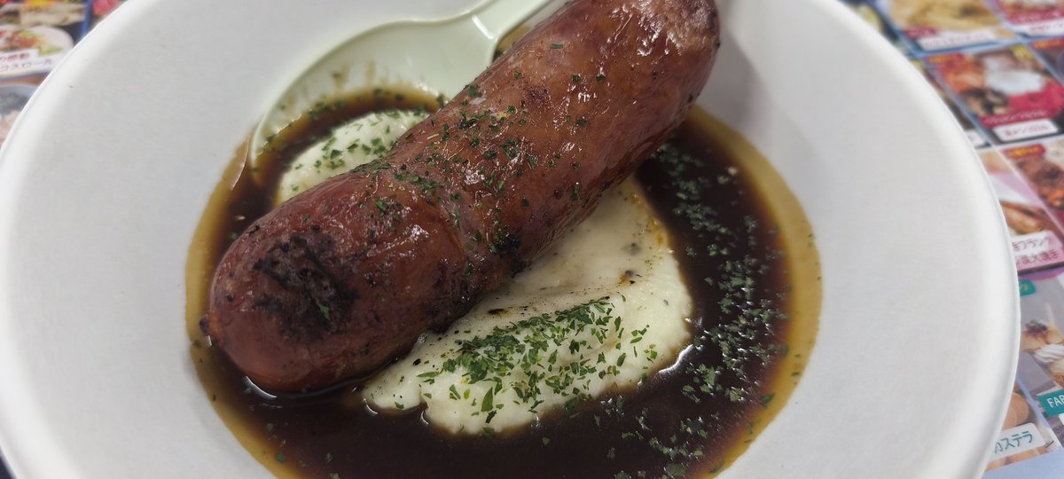 takupon_manager's tweet photo. 徳島グルメ　すだち唐揚げ
はとっぴーのベビーカステラ

某わんこちゃんおすすめの
滋賀グルメ　鶏こう　粗挽きフランクソーセージ

どれも美味しかったそうです✨️
お世話してくださったキャラファンの方々がいたようでありがとうございました🙇

で、また何か食べに出かけるそうです😅 https://t.co/ru3ydOHXDo