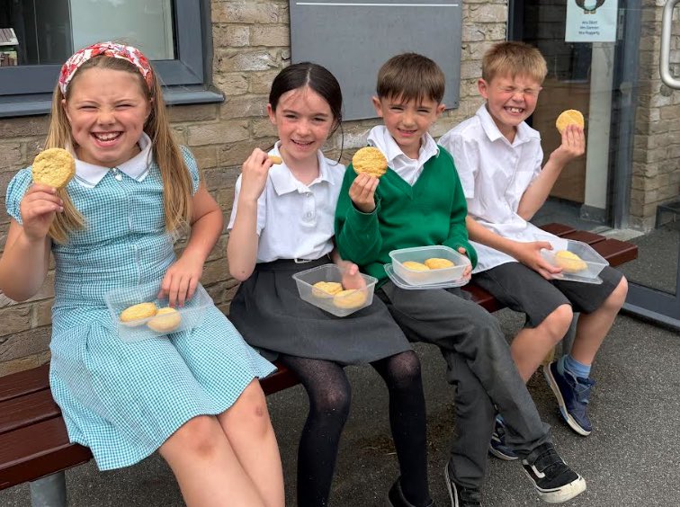 HurstParkSchool's tweet photo. Pure baking joy in Cooking Nurture Lessons  🧑‍🍳🍪 The children loved mixing ingredients together to create their very own fork biscuits. Fantastic focus, teamwork, and fine motor skills on display—and they tasted delicious! 🍴✨ #SchoolBaking #Nurture #foodtech @LEOacademies https://t.co/Q6ITTbkp4r