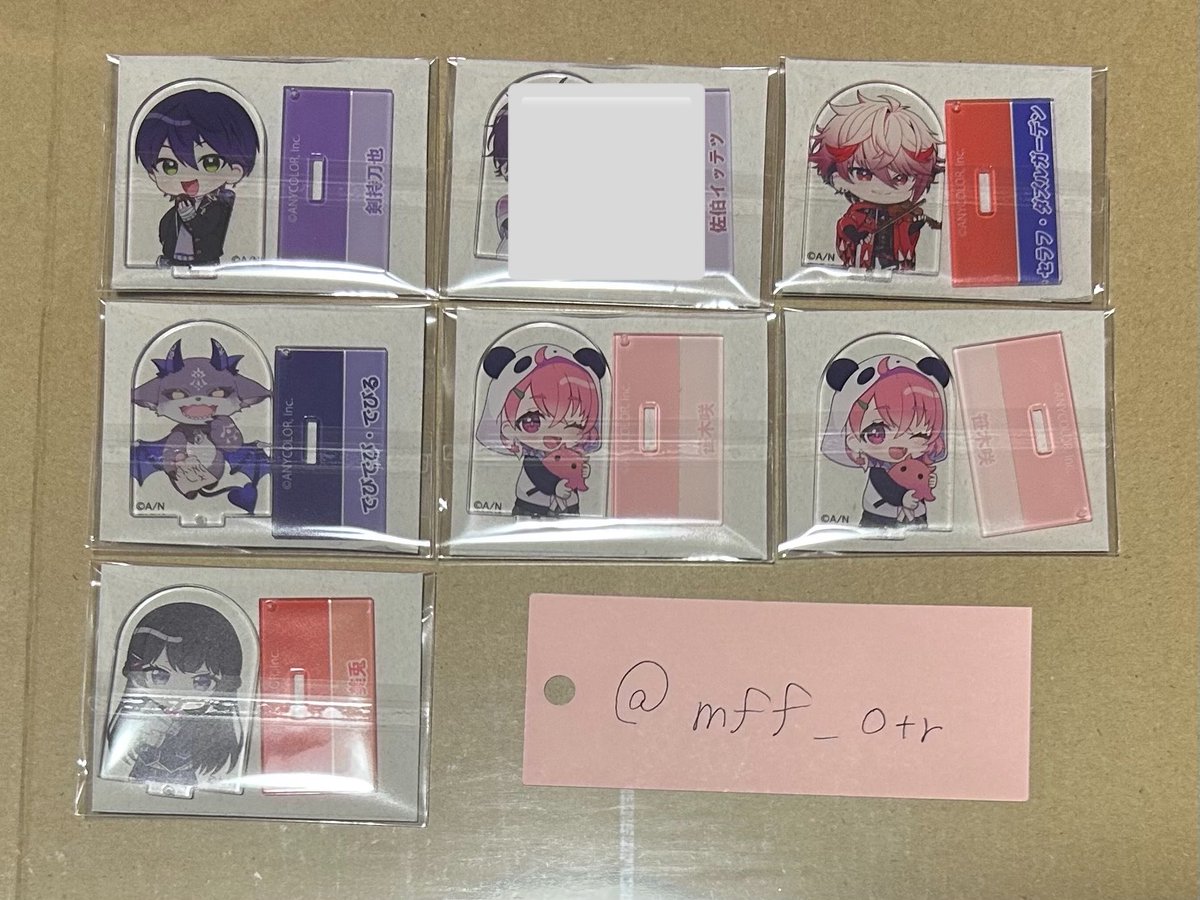 mff_0tr's tweet photo. @miii_chi_ 🍒初めまして、検索より失礼いたします。
当方白リボンの方所持しているのですが、上段右の方と郵送にて交換していただくことは可能でしょうか？
1度ご検討いただけますと幸いです。緋 https://t.co/wRDnziaisN