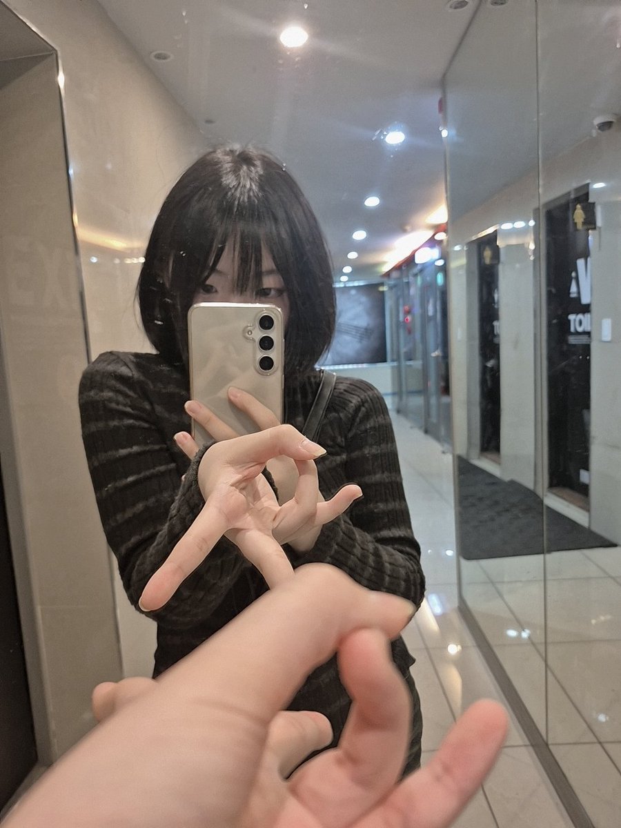 マオン tweet media