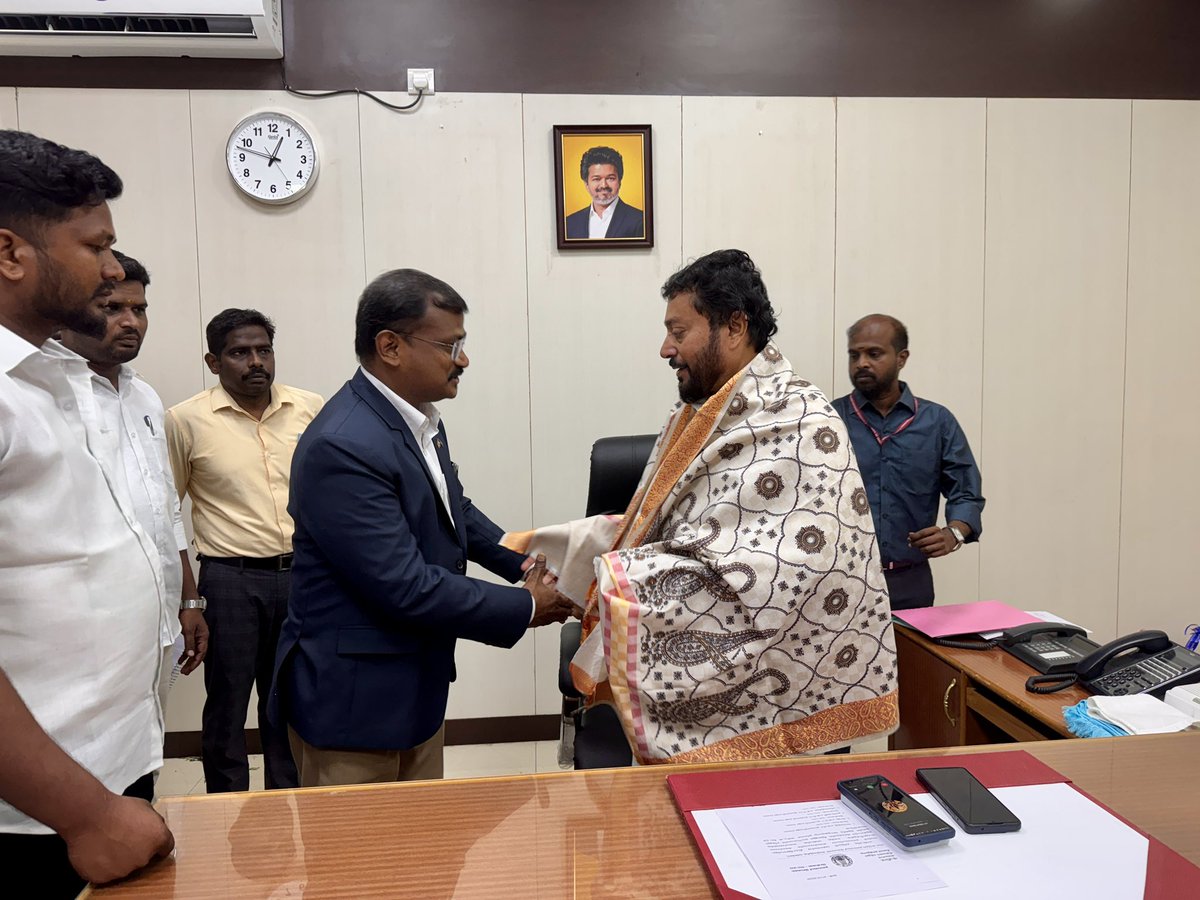 SamChelliah2's tweet photo. Dr. C. Samuel Chelliah, Regional Director, youth affairs and sports department, has met and conveyed his greetings to the Honorable Minister of Fisheries and Fishermen Welfare of Tamil Nadu, Thiru A. Srinath at the Secretariat, Chennai.
@CMOTamilnadu @YASMinistry @_NSSIndia https://t.co/V1zbrDg7qw