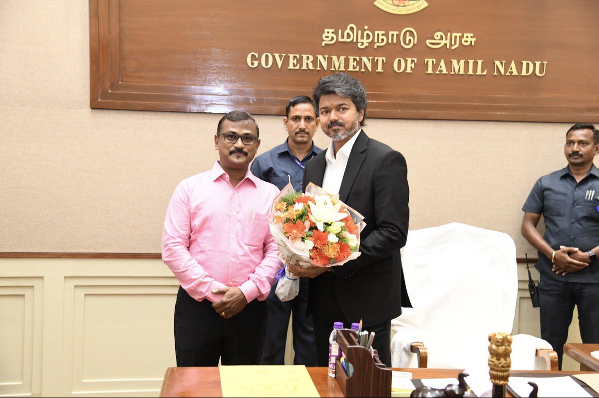 SamChelliah2's tweet photo. Dr. C. Samuel Chelliah, Regional Director of  Minstry of Youth Affairs &amp; Sports "Scheme" of Tamil Nadu, met and conveyed his greetings to the Honorable Chief Minister of Tamil Nadu, Mr. C. Joseph Vijay, at the Secretariat.”
#CMJosephVijay @CMOTamilnadu @YASMinistry @_NSSIndia https://t.co/wToENeFvCI