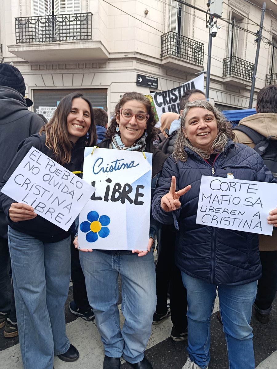 CMLealtad_LP's tweet photo. Muchas gracias Cristina, desde La Plata tu ciudad, te decimos amor se paga con amor.
Lealtad siempre🩵

#cristinacumple https://t.co/iBOz6S1TgX