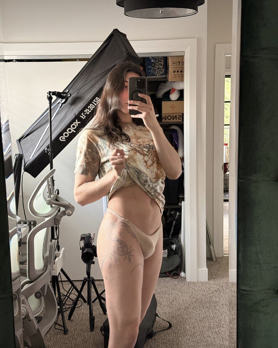 Littlecibpri's tweet photo. I wake up this morning seeing my cox hard 🏳️‍⚧️😋 https://t.co/rw7dJCp8FI