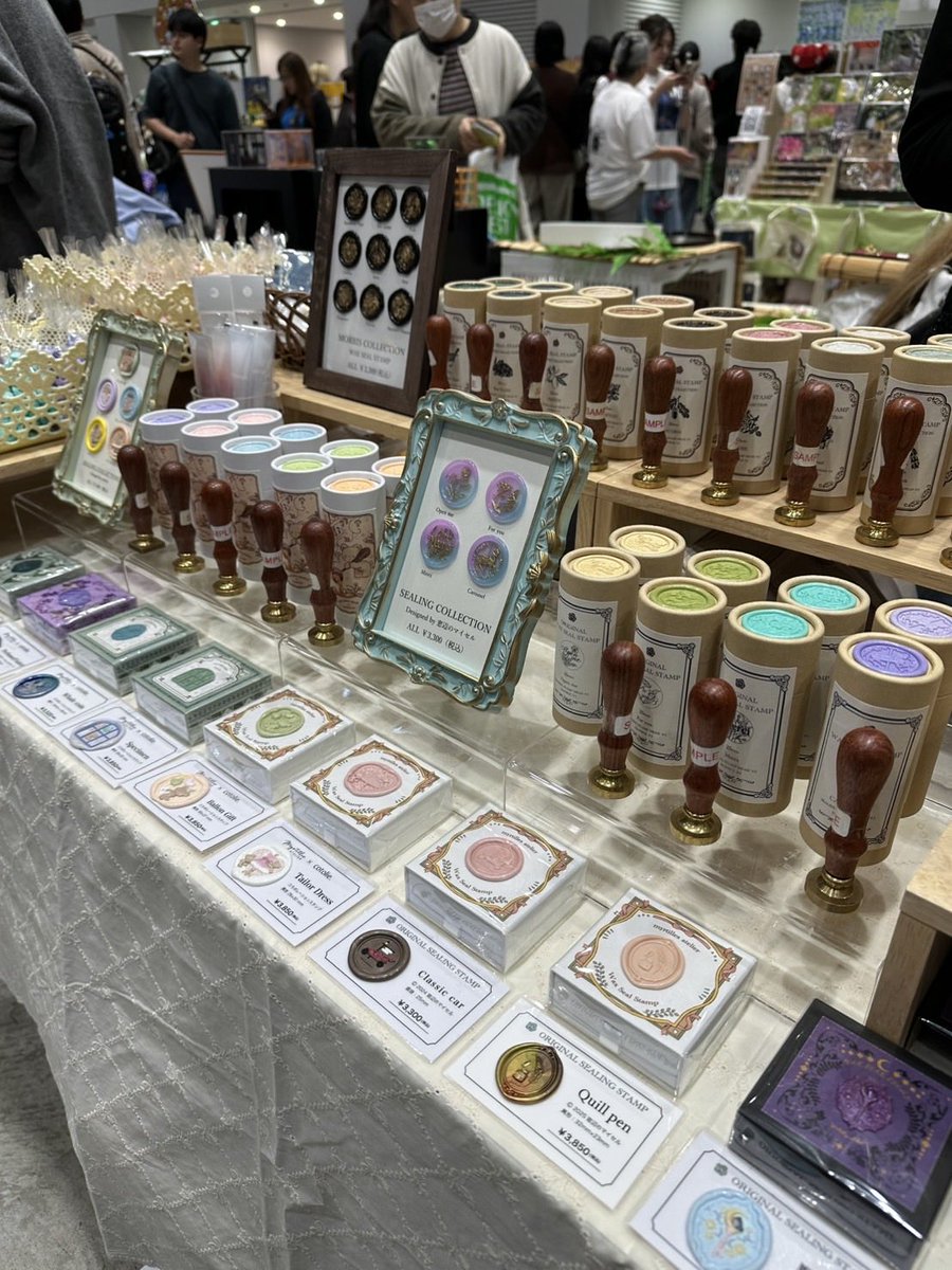 myatelier_'s tweet photo. 本日と明日、デザインフェスタに出展しております☺︎
スタンプWaxたっぷり持ってきておりま〜す！
ぜひ遊びにいらしてください♡

ブース番号H-174.175です

#デザフェス６３ https://t.co/nLoyp69cHQ