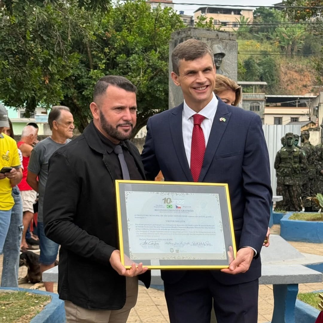 VDolista's tweet photo. 🇧🇷 Com grande honra e humildade recebi o título de cidadão honorário de São João Nepomuceno, a cidade irmã de Nepomuk na #Tchéquia.

🇨🇿 Se ctí a pokorou jsem přijal čestné občanství brazilského města São João Nepomuceno, partnerského města českého Nepomuku.
#saojoaonepomuceno https://t.co/MdUpktvAXI