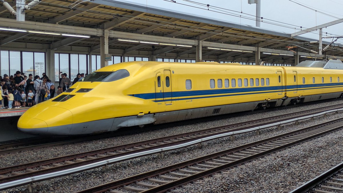 Dc282002E's tweet photo. 2026.5.23 団体列車ドクターイエロー　新倉敷駅に30分近く停車したあと、ゆっくりと発車しました。 https://t.co/usaaaTwMCj