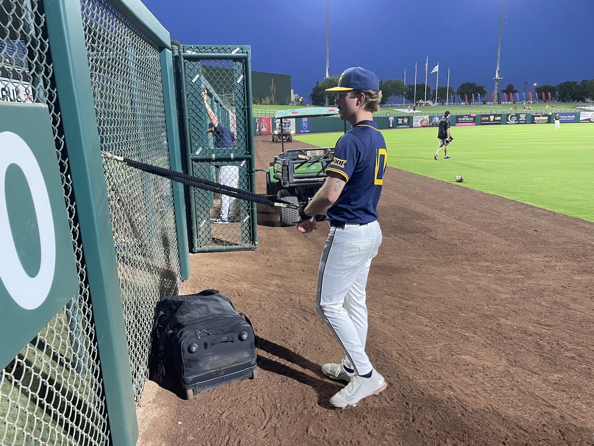 BlueGoldNews's tweet photo. Bryson Thacker on the exercise bands https://t.co/aYV7s4BcMw