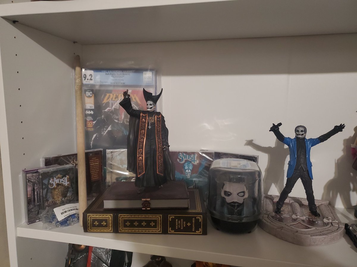 mitchsakada's tweet photo. @churirubyVT A little bit of my stuff most is packed away right now https://t.co/BIwvQBhsuk