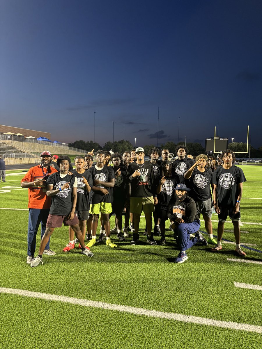 FB Bush Football tweet media