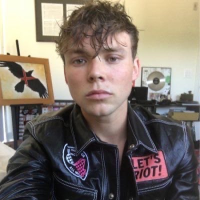 hourly ashton irwin tweet media