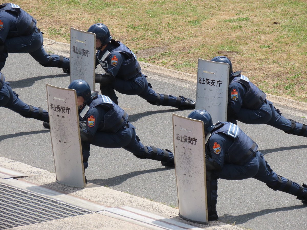 なぜ先に巡視船くにさきとしたかと言えば くにさきの上から 海保防盾展示 海保航空機展示 海保ボート展示 って 海保欲張りセットを堪能するためです