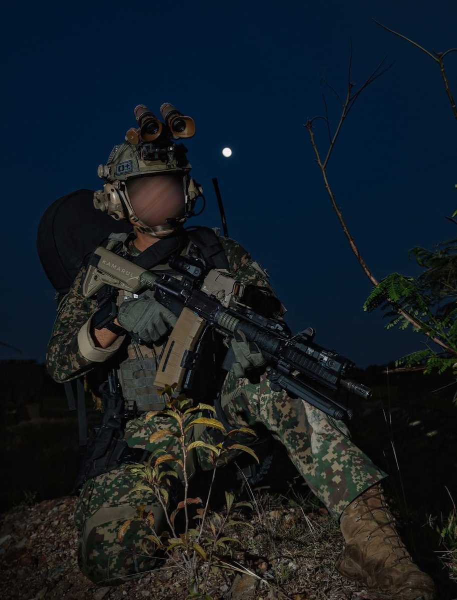 WarFlash_2630's tweet photo. 🇲🇾⚡️Malaysian Army's 10th Parachute Brigade Pathfinder Company (Kamarul Azizi image) https://t.co/s3Xd81DFxf