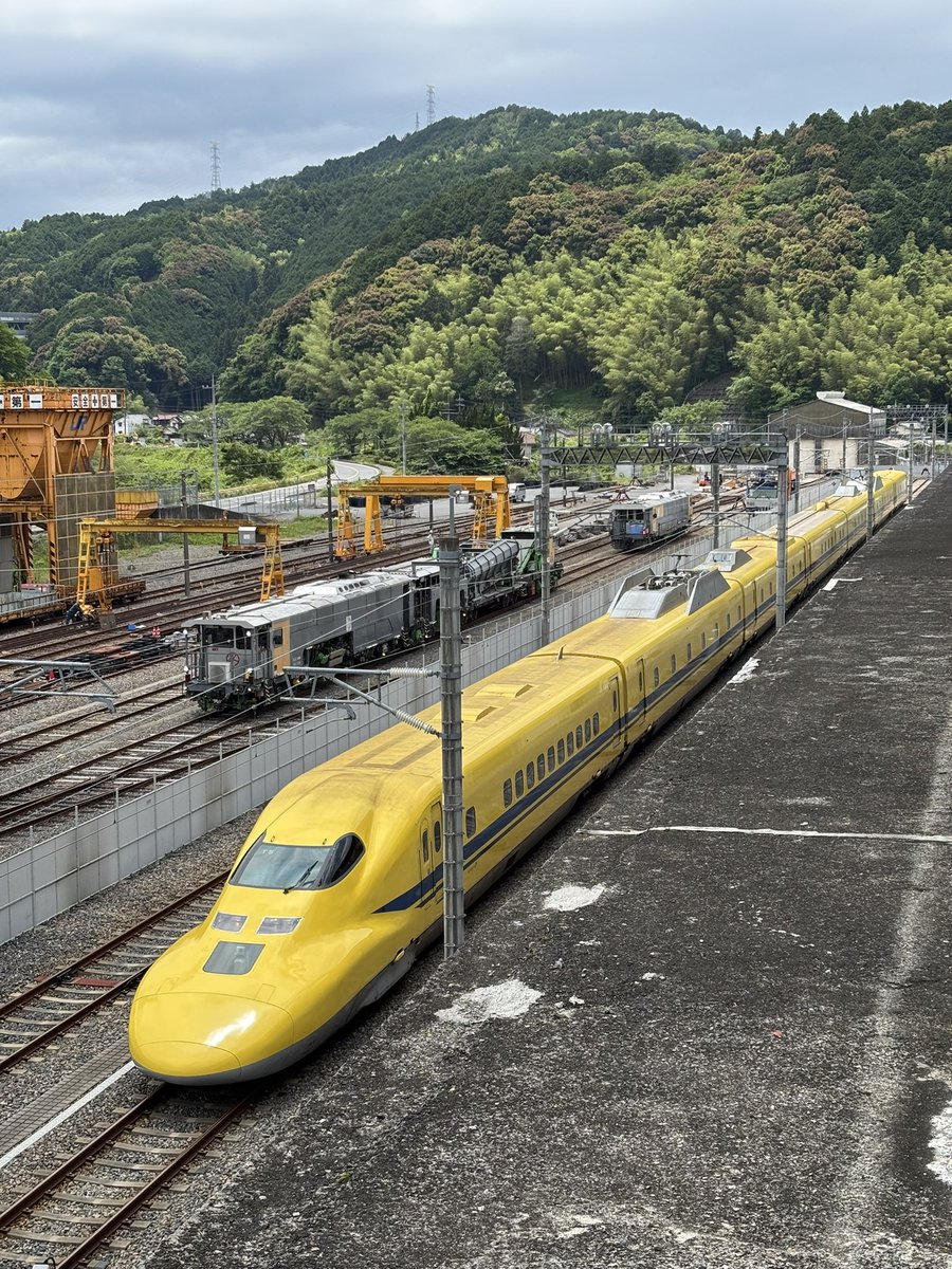 HakutakaE71195's tweet photo. ドクターイエロー、新岩国駅留置線に入線！
読みが当たりました👍 https://t.co/LmpxZPaGMB