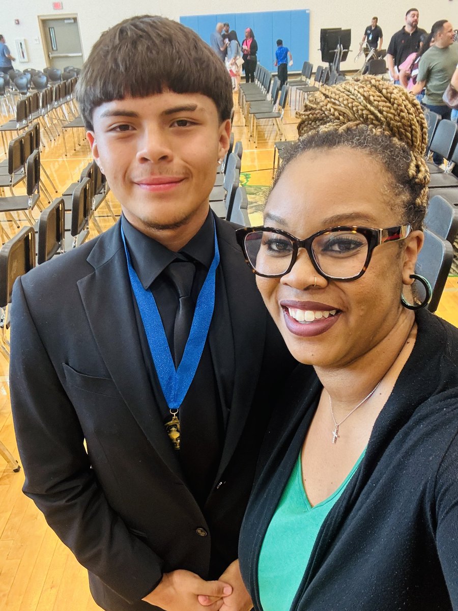 Justin102610's tweet photo. Thursday i had my awards and earned a high gpa award and a mathematics award. i’m Grateful for @JMS_DeanWalker for being there for me during the challenging times. https://t.co/6vBaaRvABu
