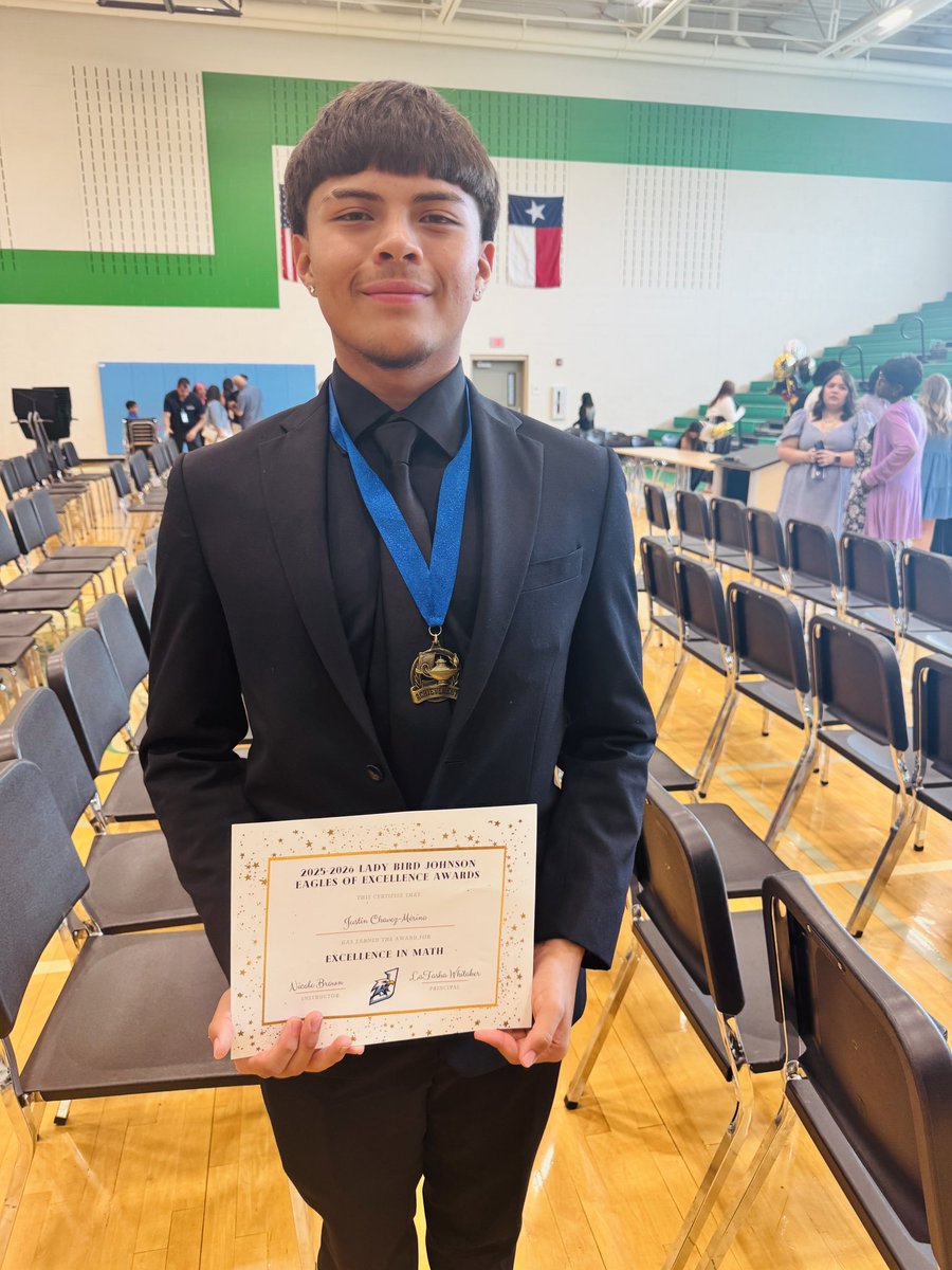 Justin102610's tweet photo. Thursday i had my awards and earned a high gpa award and a mathematics award. i’m Grateful for @JMS_DeanWalker for being there for me during the challenging times. https://t.co/6vBaaRvABu