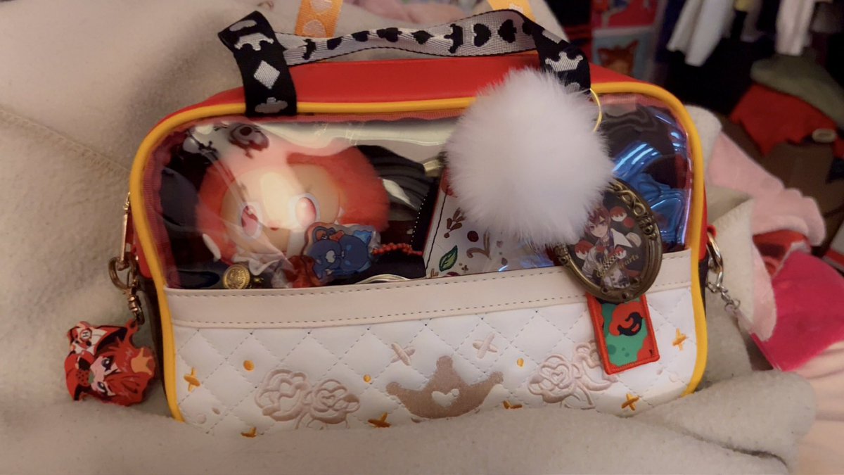 AzulisTrash's tweet photo. I got this bag a few weeks ago, but I was super excited to take it to #fanime2026 with me! It was a lifesaver and actually fit waaaaay more in it than I thought I could. Thank you to @Tyrentar for making such a lovely bag! https://t.co/FfPrXoMqXd
