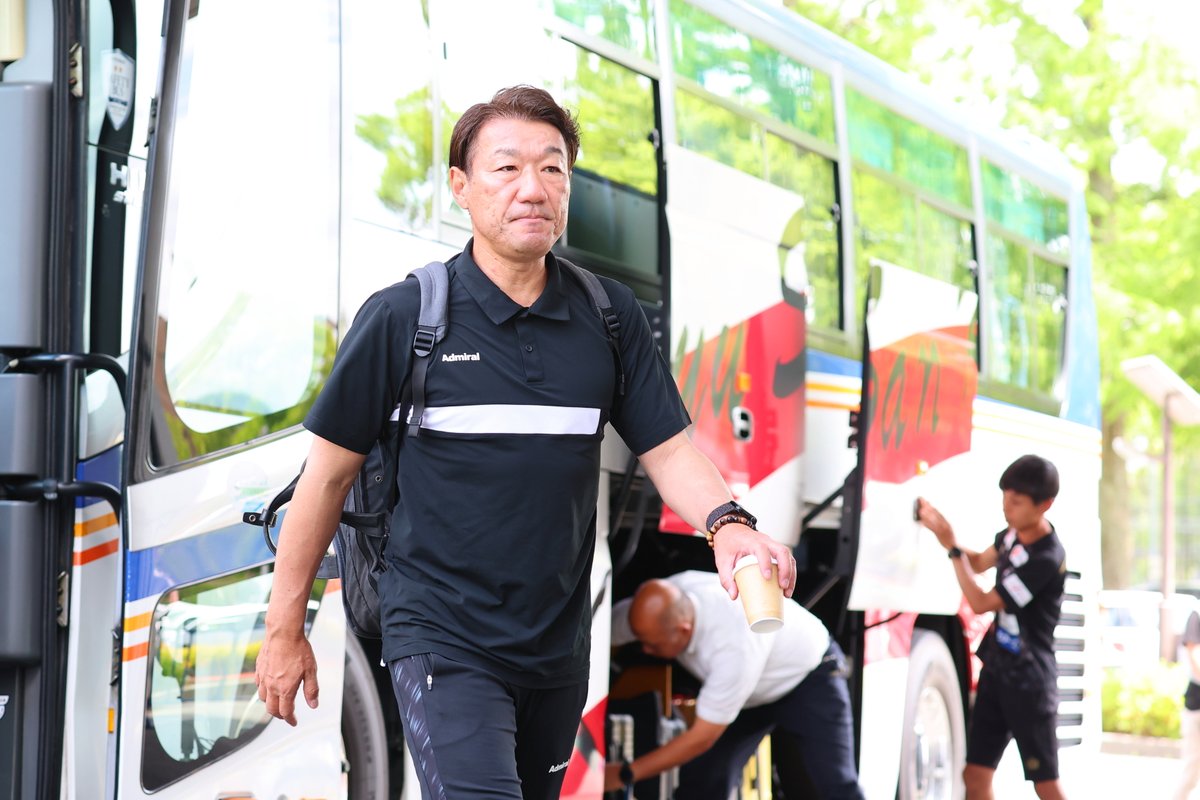 5/23山口戦】 チームがスタジアムに到着しました🚌 スタジアムは青空で 5/23山口戦】 チームがスタジアムに到着しました🚌 スタジアムは青空で