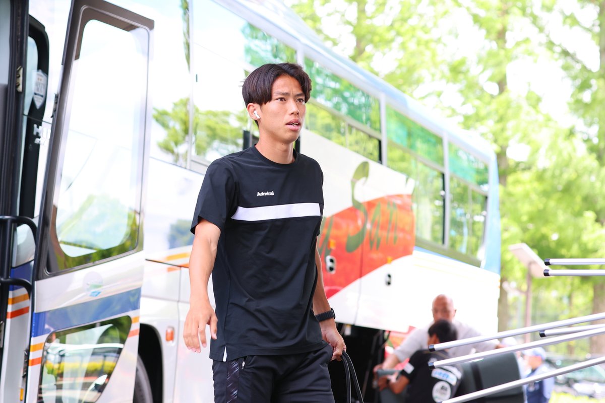 5/23山口戦】 チームがスタジアムに到着しました🚌 スタジアムは青空で