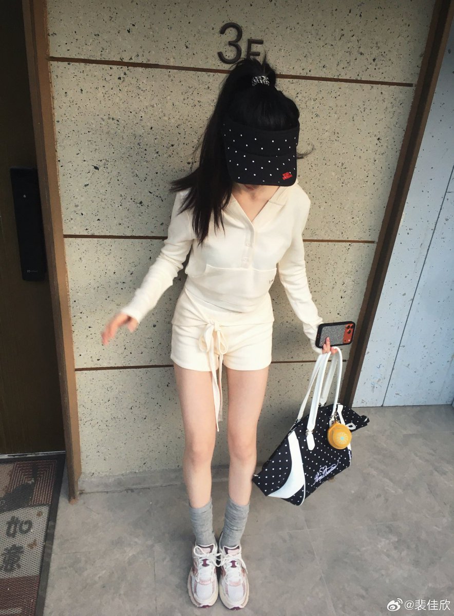 YY7586's tweet photo. 裴佳欣的大长腿真���想扛起来用🥵
#意淫 #射屏 #配文 #榨精 https://t.co/K7gm4MmOkj