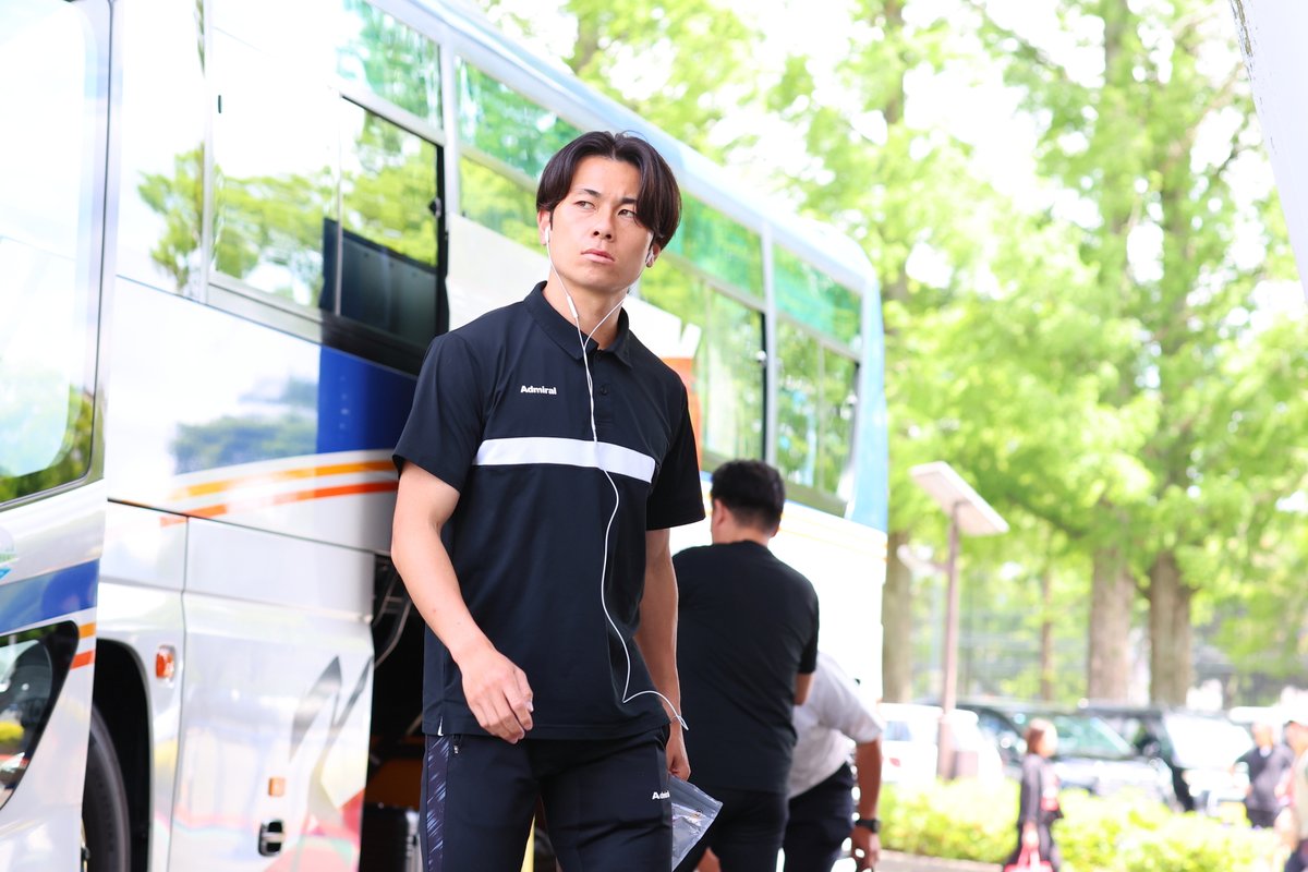 5/23山口戦】 チームがスタジアムに到着しました🚌 スタジアムは青空で