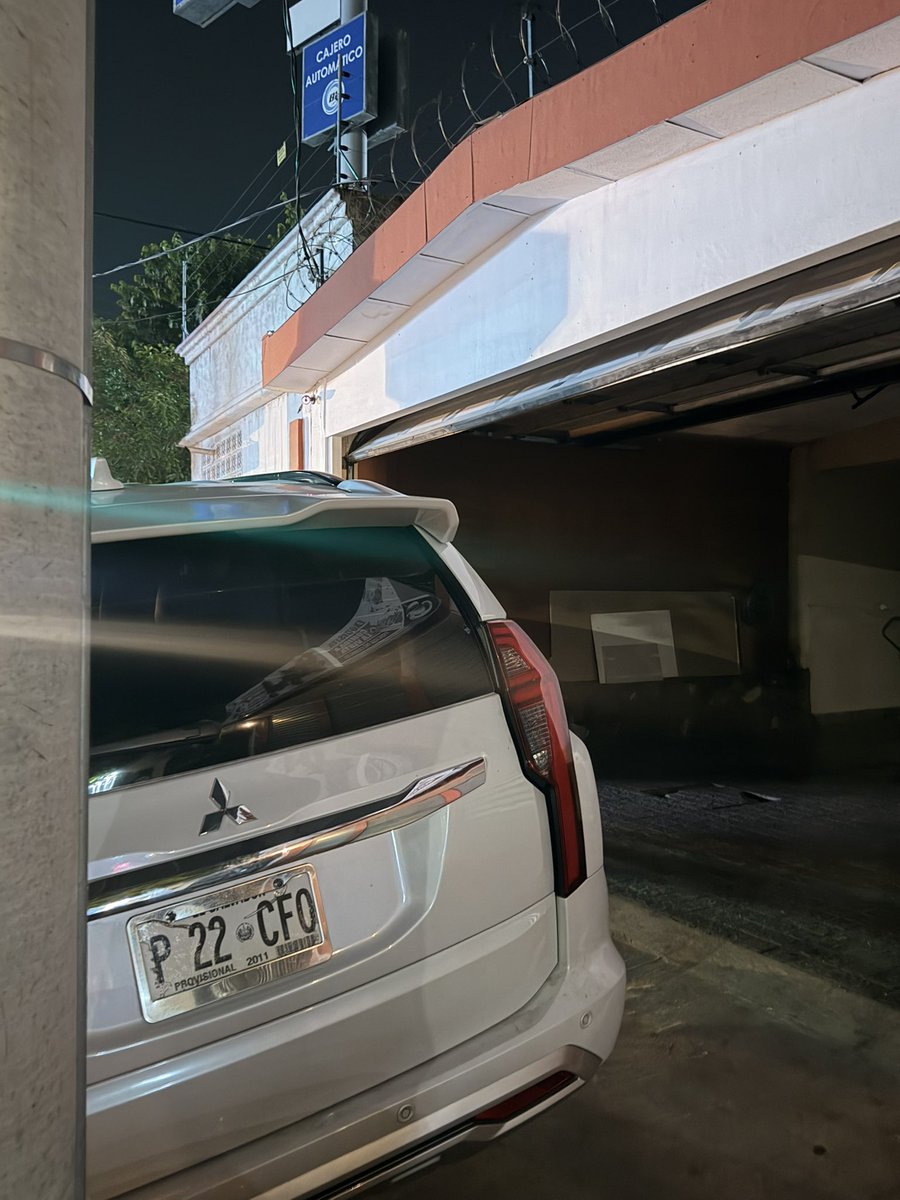 alejandro7672's tweet photo. @VMTElSalvador  y la costumbre de bloquear acceso a propiedades no entiende de horarios, por acá con este continuo problema en San Miguel, frente al ISSS; gracias al vehículo P22 CF0 sin poder acceder a la cochera…. https://t.co/v5o6P3B6Id