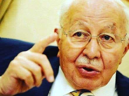 MahmutBou's tweet photo. Bizim davamızda kimse kendi için yaşamaz, herkes kardeşi için yaşar. Menfaati öldürmenin en kolay yolu budur.

Prof. Dr. Necmettin Erbakan https://t.co/IIzK4u7oFT