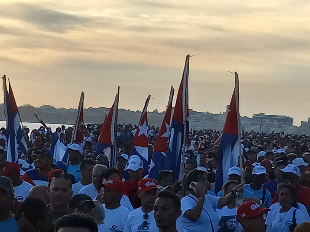 Alainrobert0681's tweet photo. Nuestro líder #RaúlEsRaúl  es intachable,  hombre de Patria o Muerte , Leal  a su #CubaEstaFirme #CubaVencerá  a su pueblo cubano. 🇨🇺🇨🇺❤️🇨🇺🇨🇺 https://t.co/37nyGonfU4