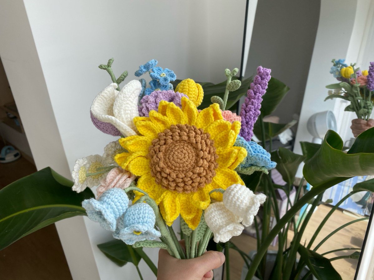 karinachaparro9's tweet photo. Just finished making a woven friendship bracelet with sunflower motifs  It turned out so cozy—love how handmade little things carry warmth!， https://t.co/Rmc3Xxpjz2