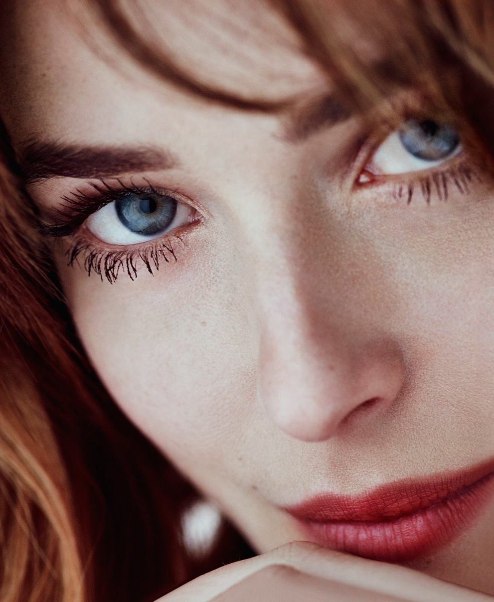 DailyDJPics's tweet photo. ❤️❤️💙💙 #DakotaJohnson https://t.co/mwFxZqELWp
