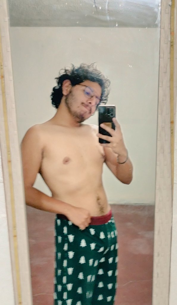 RowanNoar's tweet photo. No me vino mal rasurarme
Sigo igual de apestoso pero más cómodo...
¿Alguien quiere probar mis axilas, lamerlas y estar atrapado en ellas? 😏 https://t.co/tcLp56lxHP