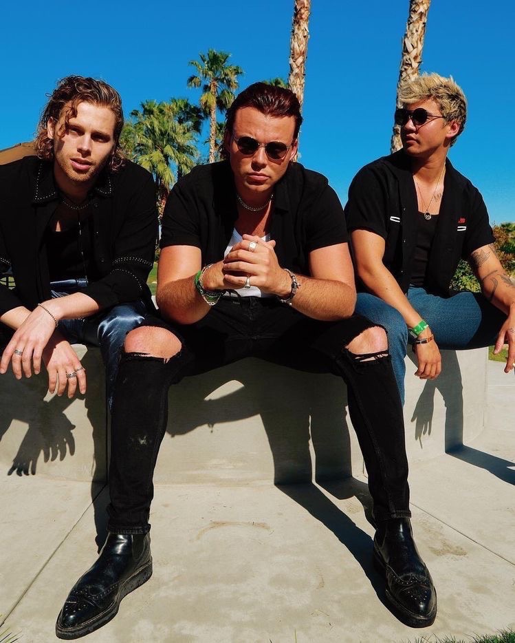 hourly ashton irwin tweet media