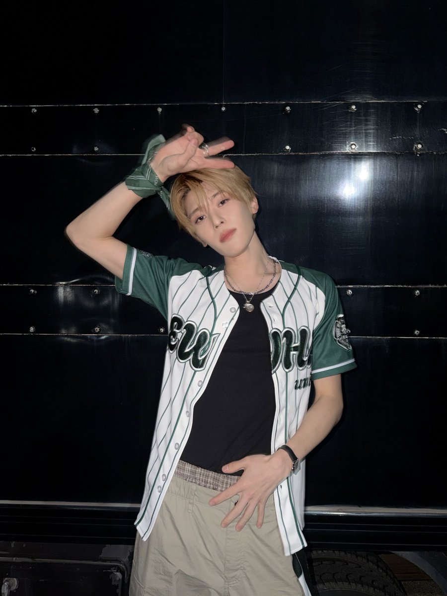 찬 tweet media