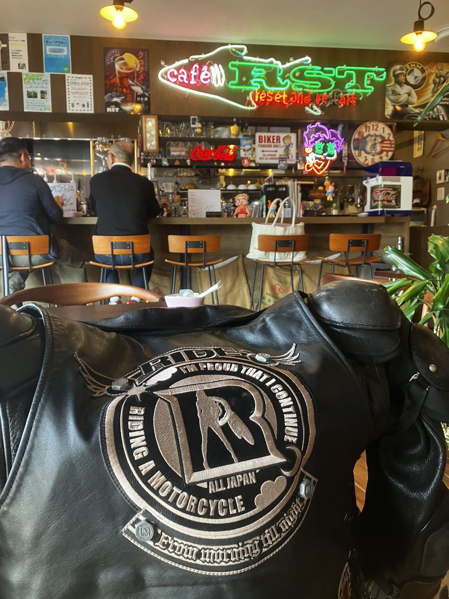 Hata_zzr1400's tweet photo. 若草ニャンズとお別れして気仙沼で
寄り道🏍³₃
お久しぶりの Cafe RSTさん
実は初めての焼きジョーズ🦈
ホットコーヒー☕️
美味かったです♪
ごちそうさまでした😋
#CafeRST
#焼きジョーズ https://t.co/yPffuJc1he