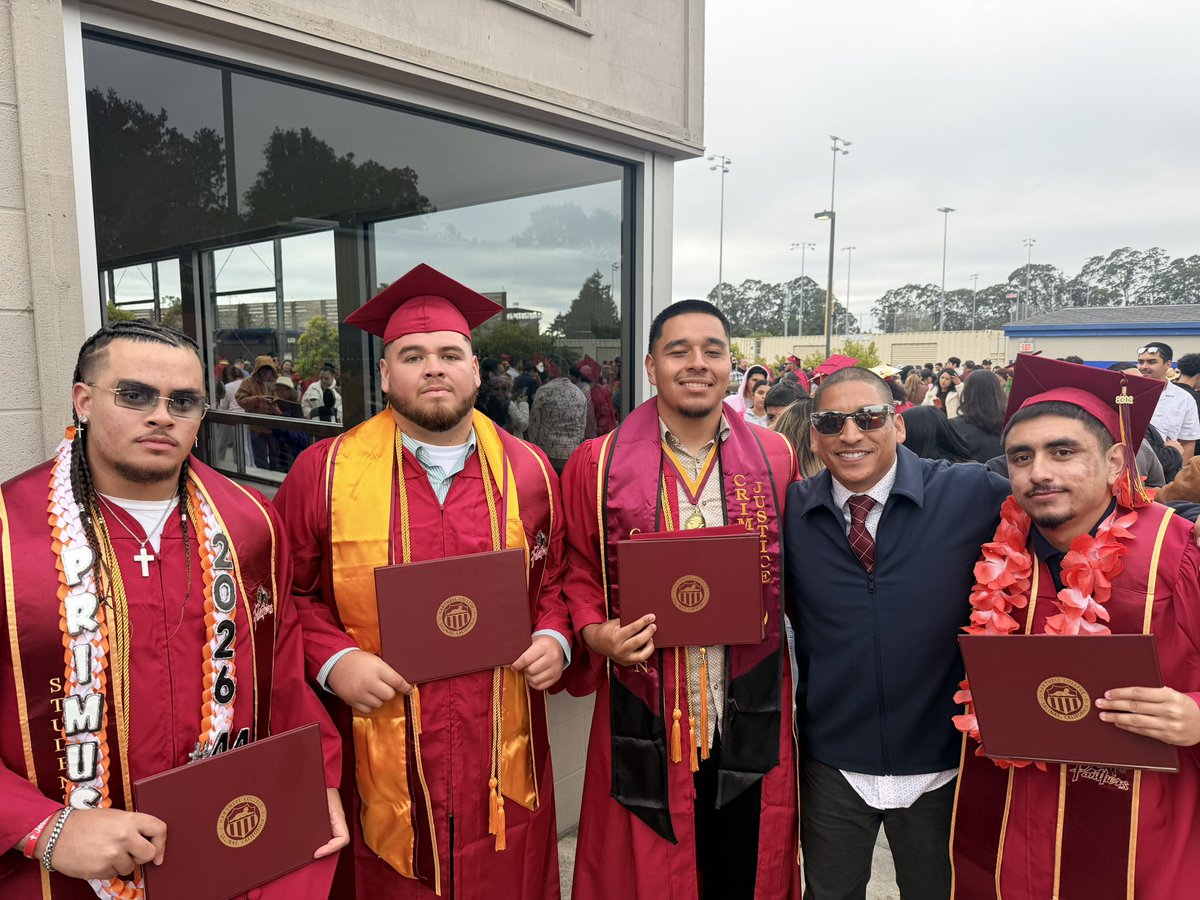 coachABerlanga's tweet photo. Coolin’ with my dudes 😎

Hartnell @HMOB_Football chapter comes an official end.

Onto the next step in your journey. Your best days are still ahead of each of you. The honor was all mine.

@MisaelSilva74 @asa_sagrero99 @Bryan64220 @efraim_macias07 @RomePrimus https://t.co/psh2AeXpJY