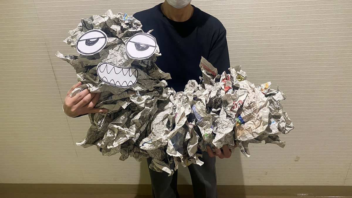 kure_bi's tweet photo. 明日5/24はわくわく工作サンデー！「けむしだぞ！」を開催します🐛
新聞紙を使って大きなけむしを作ってみましょう！ https://t.co/hIcwF1pBvV