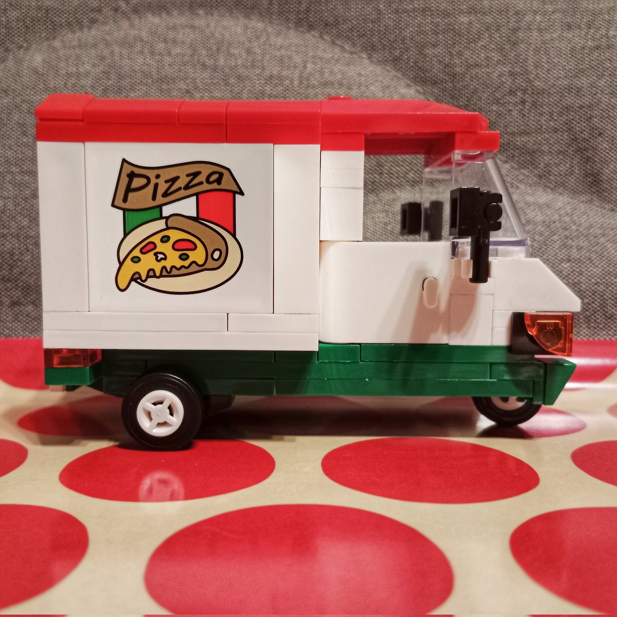 M438sCreations's tweet photo. Pizza time!
#pizza #bluebrixx #bluebrixxplay #klemmbausteine #legocompatible https://t.co/WXAg4Rhfwh