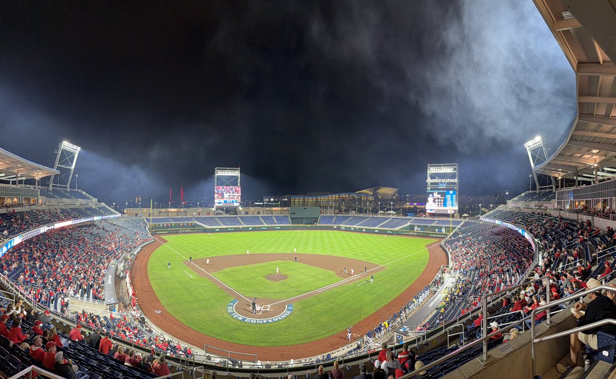jmoormanwolfe's tweet photo. Husker Nation wasn’t going anywhere.

𝙇𝙄𝙑𝙀 under the lights at the Chuck! 

🌽🔴⚾️🌘

#GBR https://t.co/i1kmRzXkh2