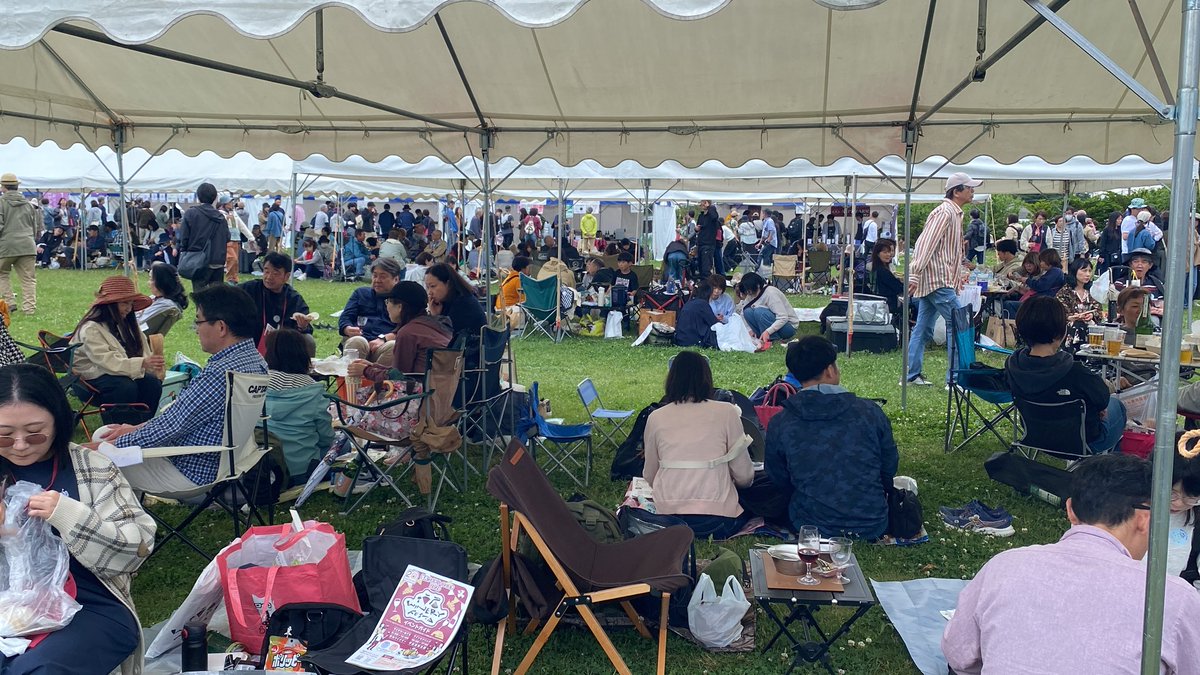 rapis551's tweet photo. 塩尻のワインフェスタピクニック，1当日1000人まで
こんな雰囲気です。 https://t.co/lDqAVfWiZh