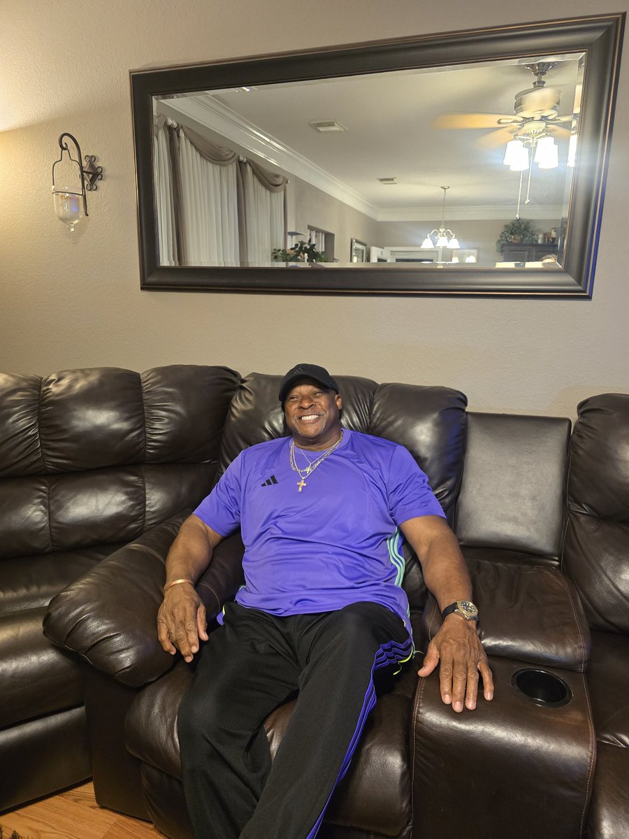 MsLDMac's tweet photo. Happy 69th Birthday to my dad!!! Wishing him nothing but continued blessings and good health!  🎂🎉 #NextYearWeCrusing 🛳 https://t.co/8z6eWjQ6Mn