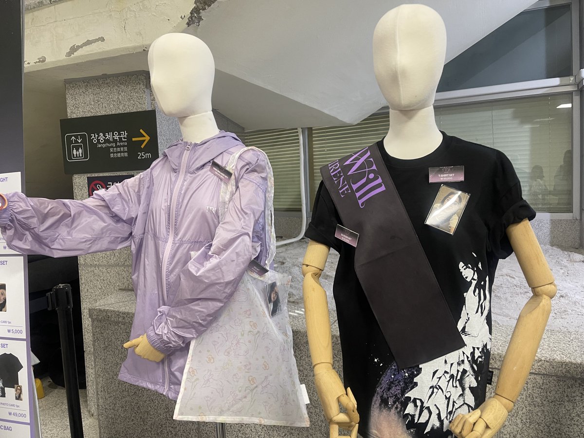 ireneeebaeee's tweet photo. irene i will concert wind breaker and shirt md https://t.co/JZAGCObCQw