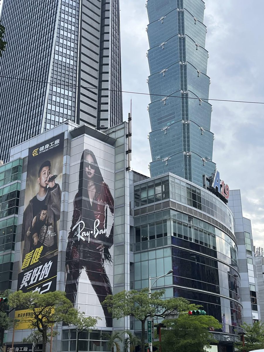 JENNIE NEWS tweet media