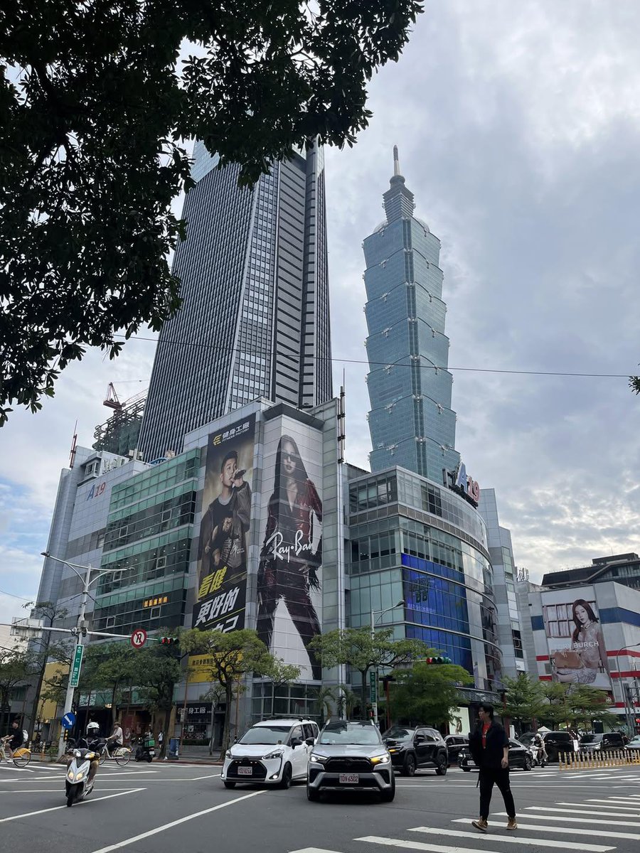 JENNIE NEWS tweet media