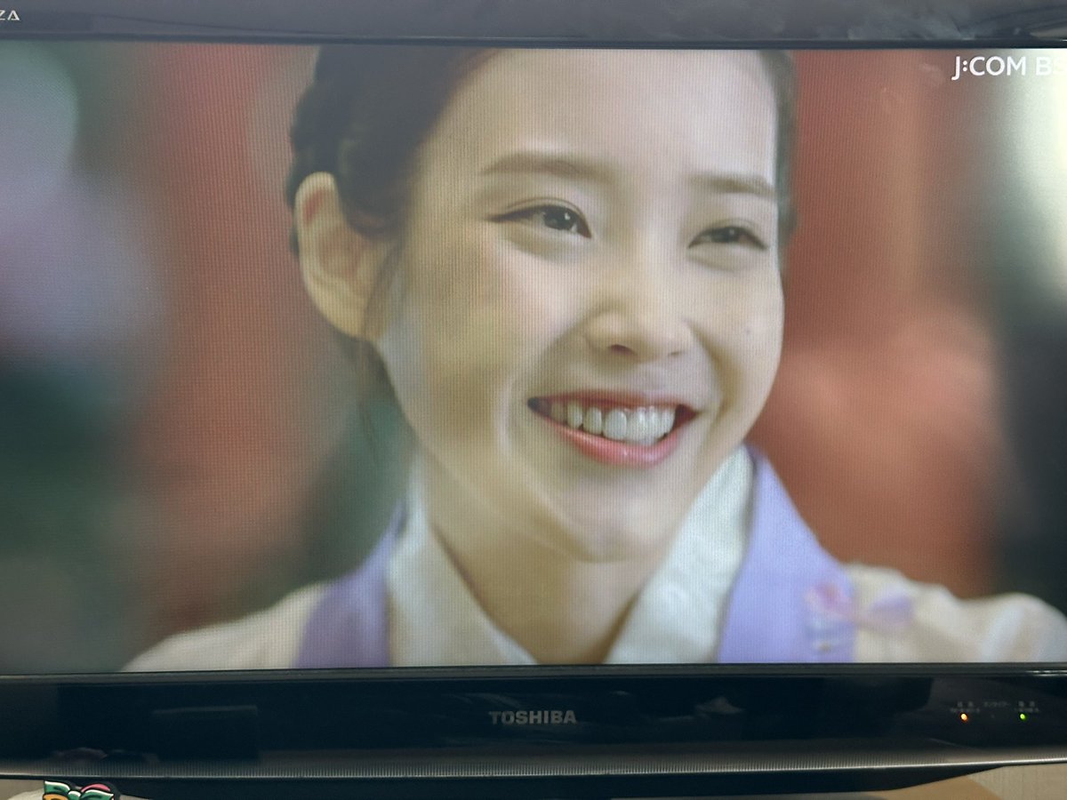 77iu88's tweet photo. BSでやってる麗を見返し中〜！！
録画し忘れて5話からだけど、、、やっぱりかわいいなぁ〜🥰
今いろいろ大変だけど絶対幸せになってほしい！！これからもずっーと応援するし大好き🫶🏻💕
#IU #ユエナ https://t.co/jAoF4BZvZP