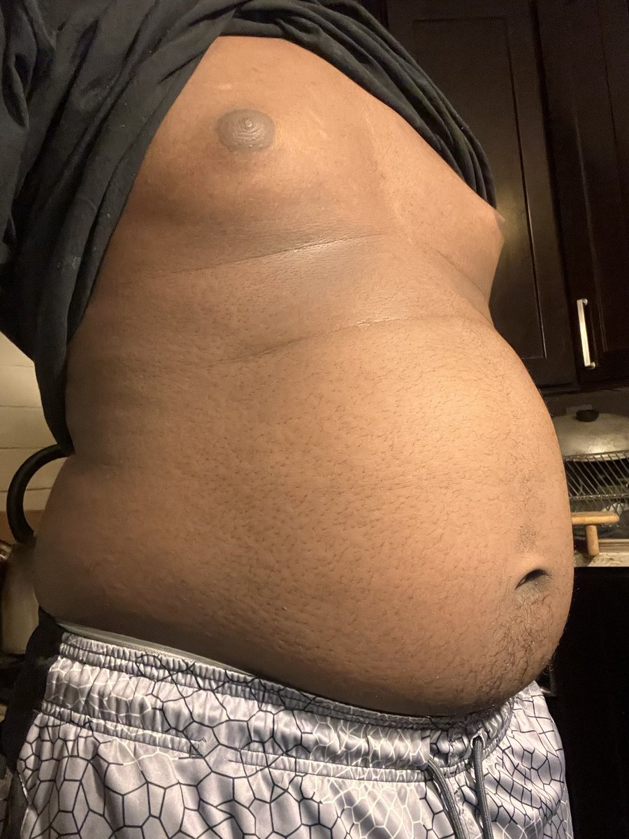 TyPIEtyy's tweet photo. Was chugging milk to feel nice and bloated tonight :3
#gainer #feedee #fatboy #chub #grommr https://t.co/7uTkFCg3TF