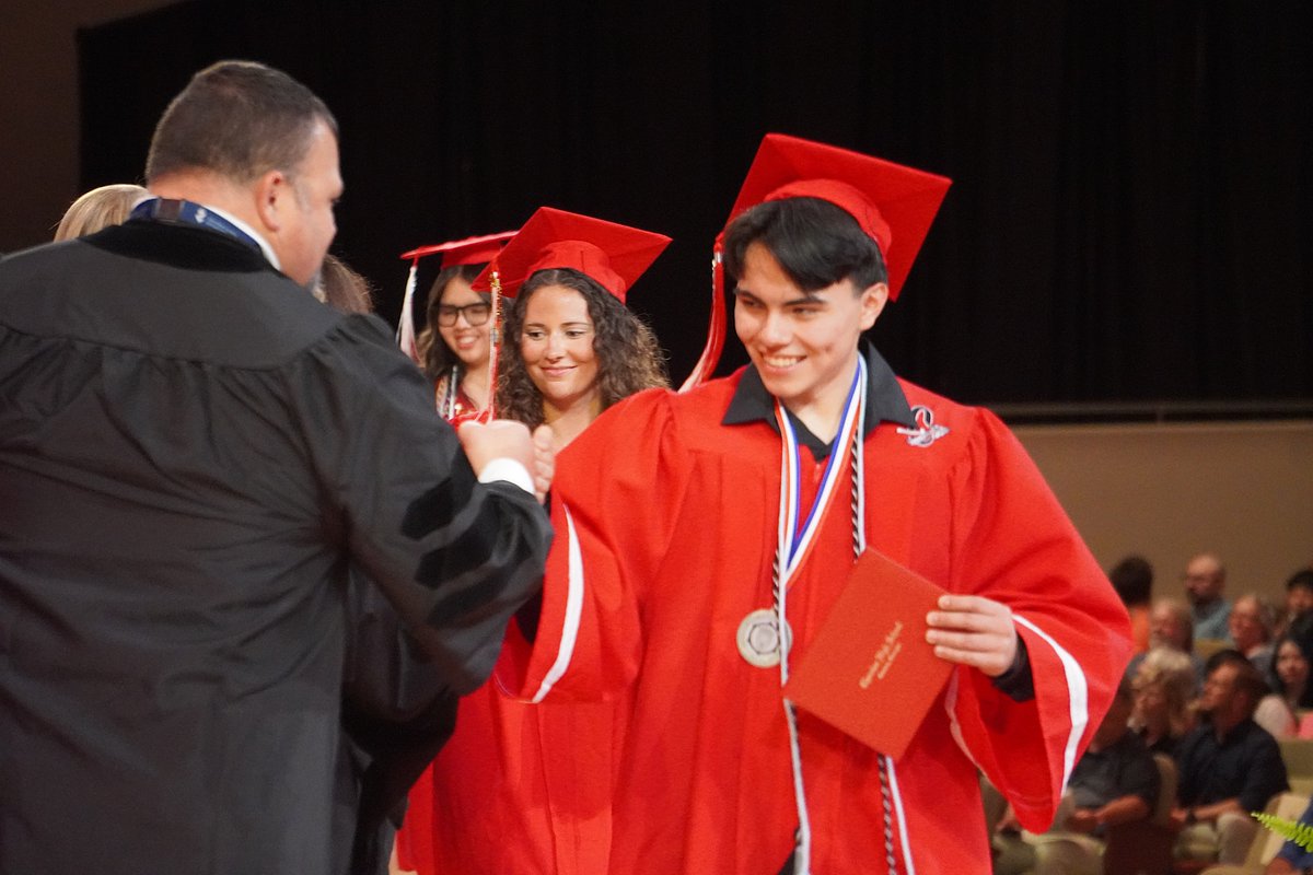 CherokeeSchools's tweet photo. Our largest graduating class for 2026 (620+) walked the stage tonight!  Congratulations to our Class of 2026 Cherokee High School graduates!  #CCSDElevateTheExcellence #2026CCSDGrads https://t.co/bgFCfFg5UI