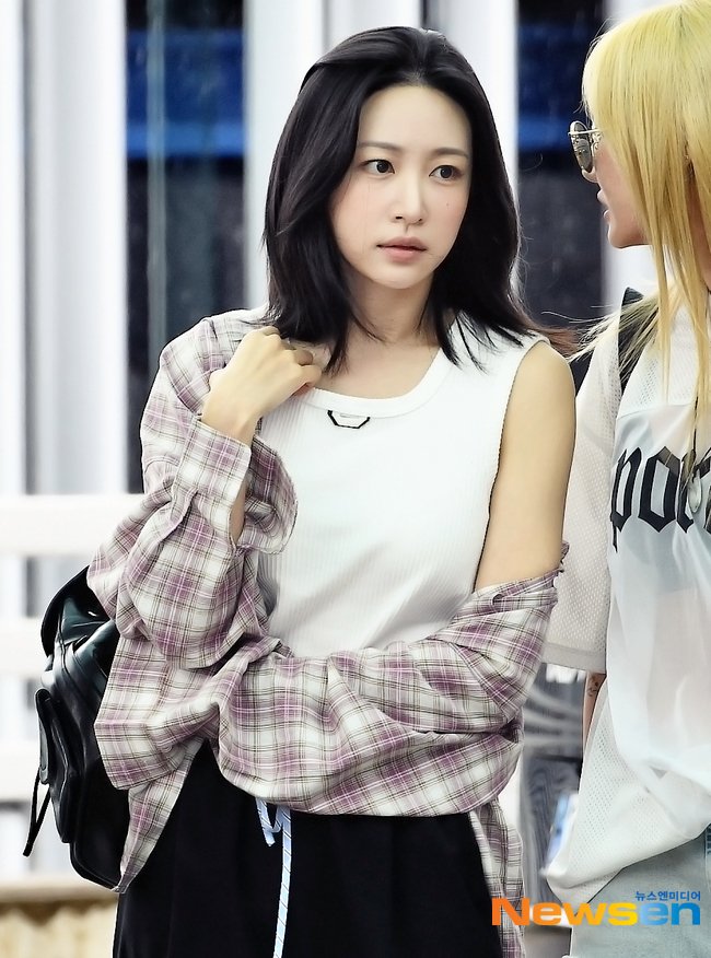OnePieceFellow2's tweet photo. EXID 정화, 선글라스 쓰고도 뚫고 나오는 예쁨 [포토엔HD]
https://t.co/iG3qMEJuzw

EXID 혜린, 공항에서 시선 모은 선글라스 룩 [포토엔HD]
https://t.co/whuHdOjVtZ

EXID 하니, 출국장 비주얼이 화보급 [포토엔HD]
https://t.co/UdS1ddw1yl

#EXID 
#엘리 #하니 #혜린 #정화 https://t.co/zoUFYt5Snp
