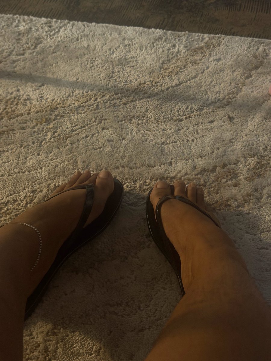 eebonygoddess's tweet photo. #feet #toes #lickem https://t.co/yItMUJMRum