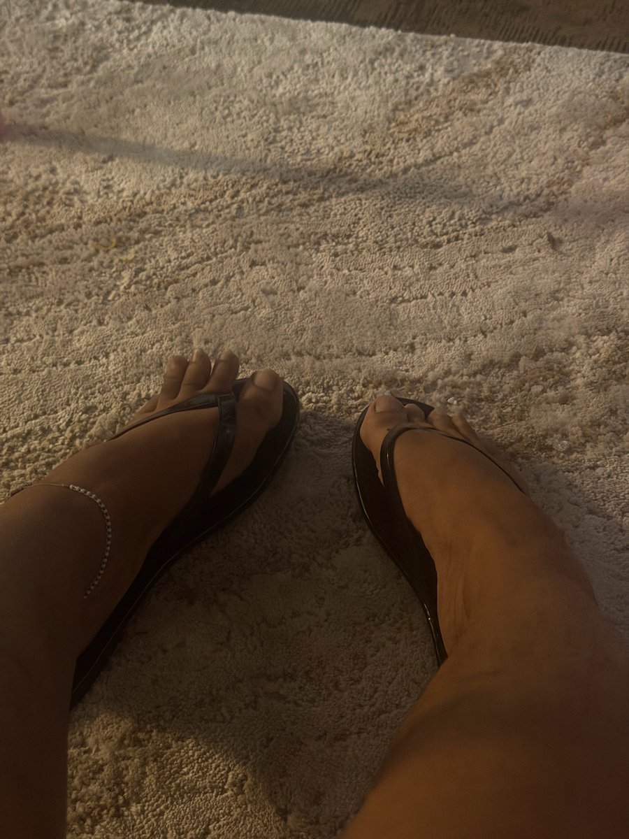 eebonygoddess's tweet photo. #feet #toes #lickem https://t.co/yItMUJMRum
